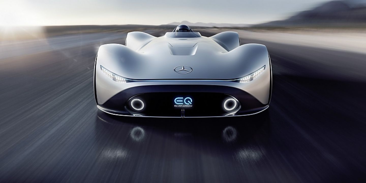 Der Mercedes Showcar EQ Silver Arrow hat geschwungene Formen