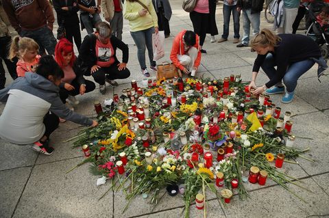 Menschen gedenken in Chemnitz des getöteten Daniel H.