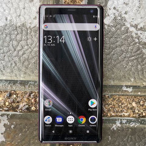 Das Display des Sony Xperia XZ3 bedeckt nahezu die ganze Front