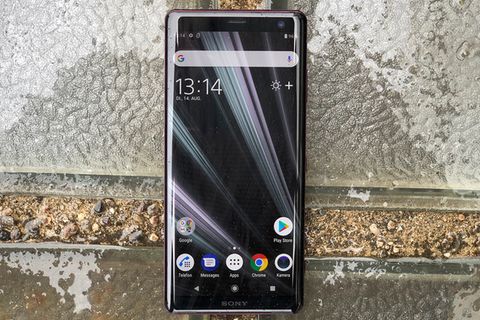 Das Display des Sony Xperia XZ3 bedeckt nahezu die ganze Front