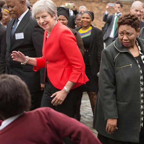 Britische Premierministerin: Theresa May erntet Spott für ihre Tanzeinlage in Südafrika: "Sie hat das Wort 'Tanz' neu definiert"