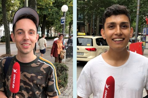Zwei junge Männer werden von einem stern.de-Reporter befragt