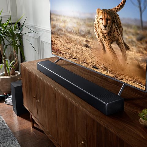 Mit etwas Glück legen Hersteller beim Fernseherkauf noch eine Soundbar drauf.
