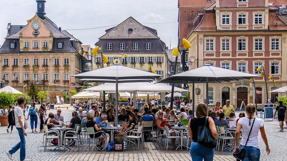 Die Geschichte von Aschaq Taalo: 1100 Opfer wurden 2015 von Baden-Württemberg aufgenommen, zum Beispiel in Schwäbisch Gmünd 1100 Opfer wurden 2015 von Baden-Württemberg aufgenommen, zum Beispiel in Schwäbisch Gmünd