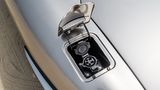 Jaguar E-Type Zero - Stecker statt Tankstutzen