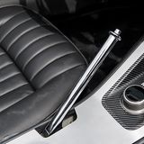 Jaguar E-Type Zero - immerhin noch mit Handbremshebel aus Chrom