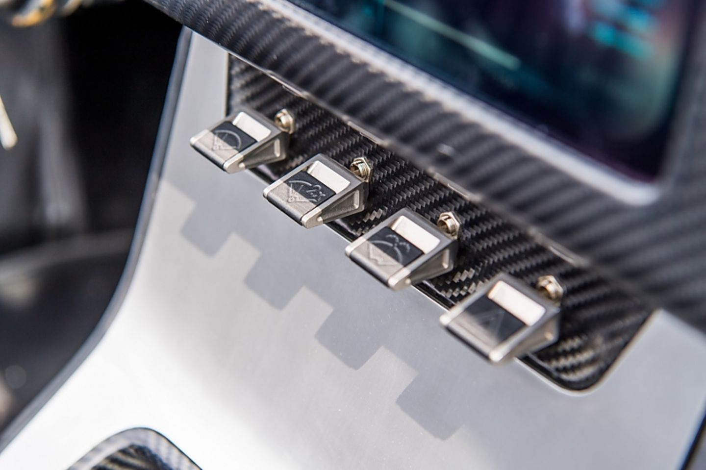 Jaguar E-Type Zero - Kippschalter für Scheibenwischer und Warnblinker