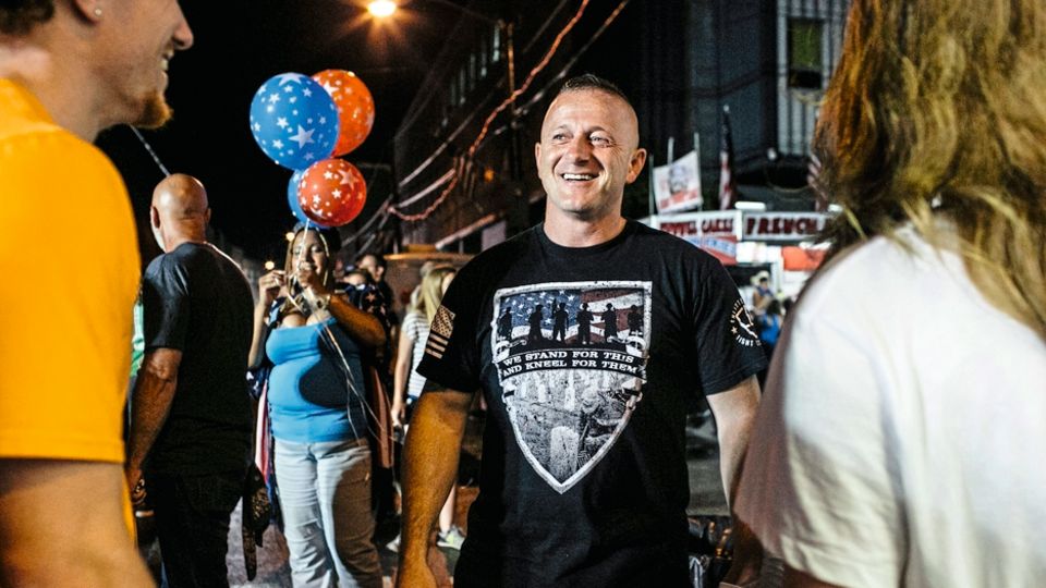 Wahlkampf in den USA: Richard Ojeda will Waffenkäufe erleichtern und den Kohleabbau fördern. Er ist Kandidat der Demokraten in West Virginia Richard Ojeda will Waffenkäufe erleichtern und den Kohleabbau fördern. Er ist Kandidat der Demokraten in West Virginia