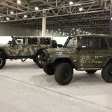 Militärvehikel sind beim Moskauer Autosalon in
