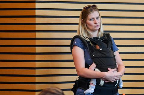 Thüringen: Abgeordnete kommt mit Baby in Landtag – und muss gehen
