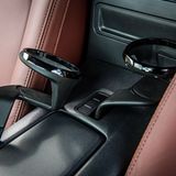 Kleiner Luxus im Mazda MX-5: streckbare Dosenhalter