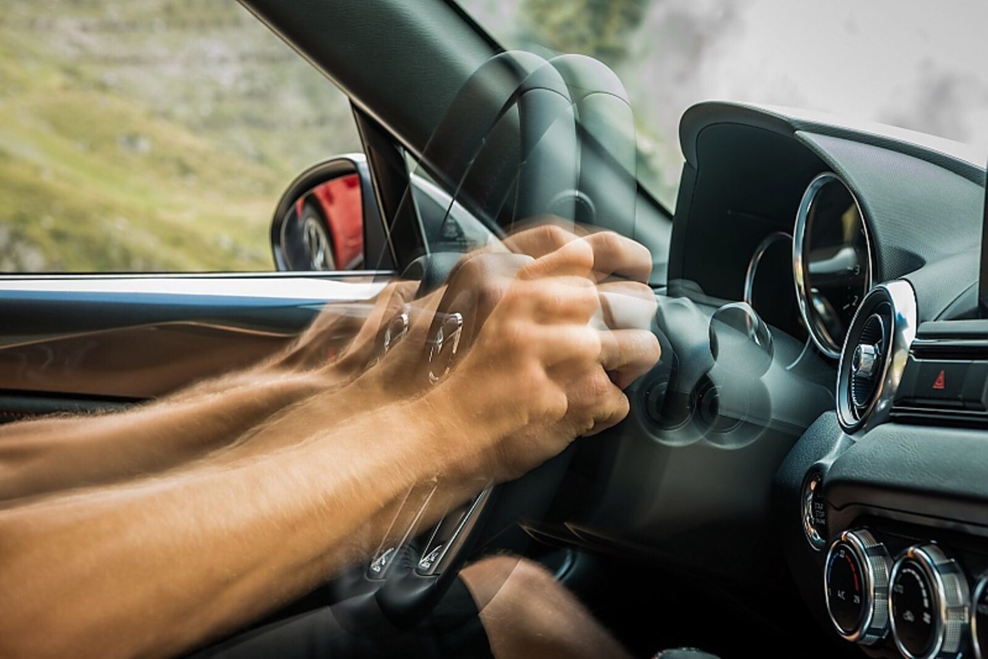 Das Lenkrad im Mazda MX-5 läßt sich nun auch in der Tiefe anpassen