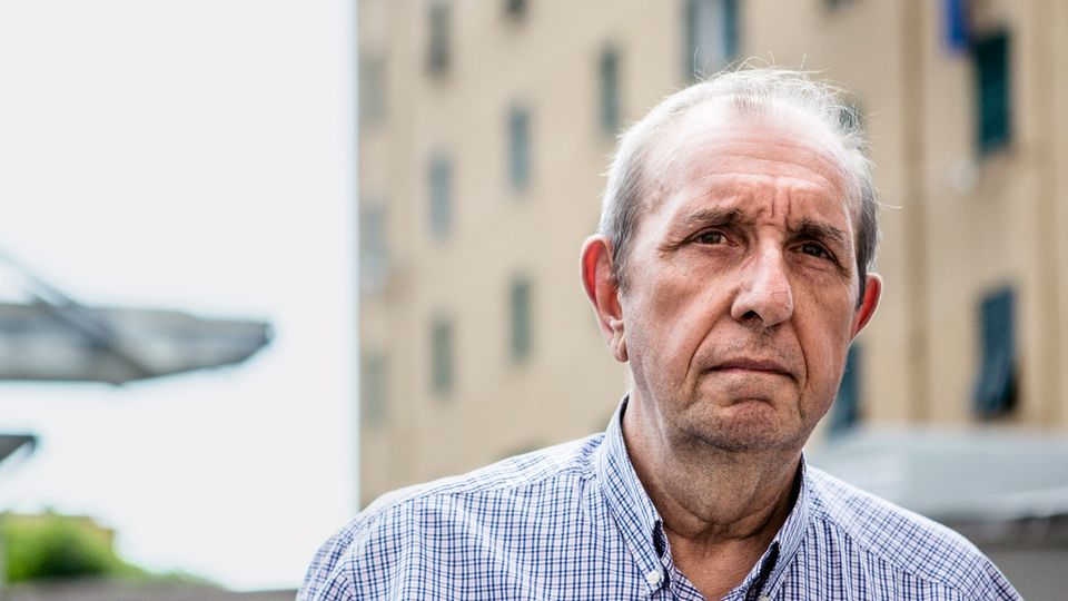 Italien: Schon Ennio Guerci ist hier aufgewachsen, seine Söhne wurden in dem Viertel unter der Brücke geboren. Jetzt darf er nicht mehr in seine Wohnung Schon Ennio Guerci ist hier aufgewachsen, seine Söhne wurden in dem Viertel unter der Brücke geboren. Jetzt darf er nicht mehr in seine Wohnung