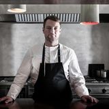 Sebastian Frank, Horváth  Sebastian Frank, der in dem mit zwei Sternen dekorierten Berliner "Horváth" die simple, produktfokussierte Küche seiner niederösterreichischen Heimat mit regionalen Zutaten zu einer selbstbewussten und unverwechselbaren kulinarischen Handschrift weiterentwickelt hat.