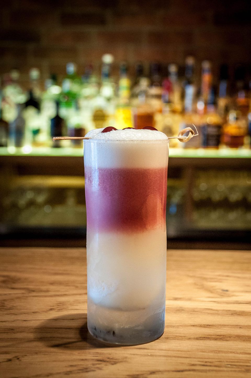 Tresengeschichten: Der New York Sour punktet nicht nur mit seiner Farbe. Der New York Sour punktet nicht nur mit seiner Farbe.