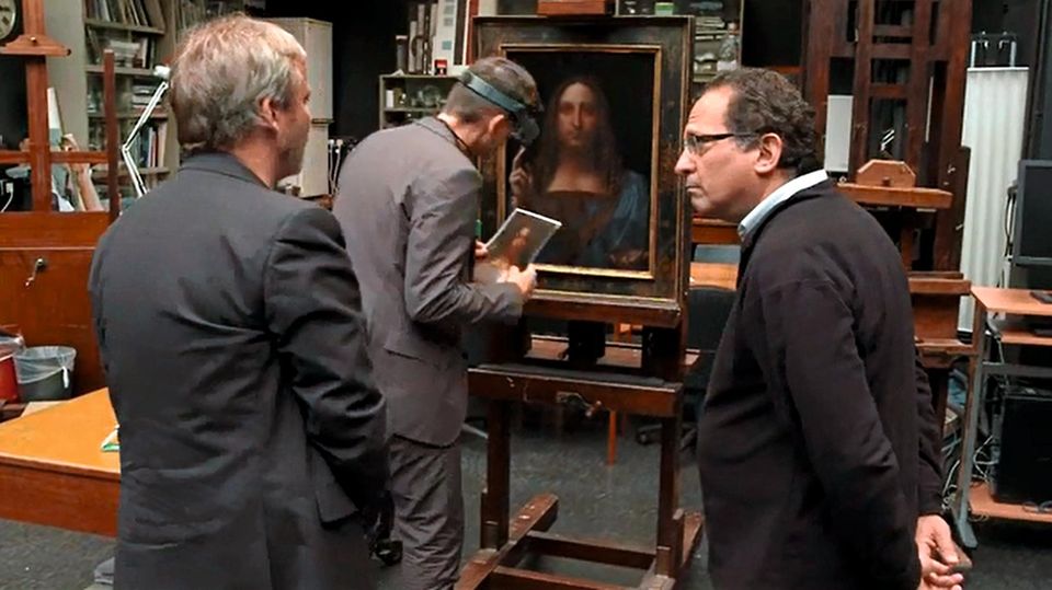 Experten-Konklave: In der National Gallery in London begutachtete ein kleiner Kreis das mögliche Meisterwerk (rechts: Robert Simon)