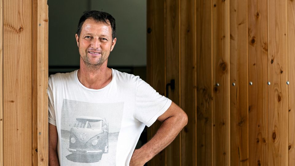 Neue Ideen bei Trockenheit: Joël Antherieu besitzt ein kleines Weingut im Languedoc. Er setzt auf ökologischen Weinanbau. So kommen die Reben besser mit der Hitze zurecht Joël Antherieu besitzt ein kleines Weingut im Languedoc. Er setzt auf ökologischen Weinanbau. So kommen die Reben besser mit der Hitze zurecht