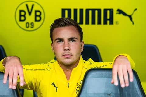 Mario Götze auf der BVB-Bank - auch unter Lucien Favre spielt er bislang keine Rolle