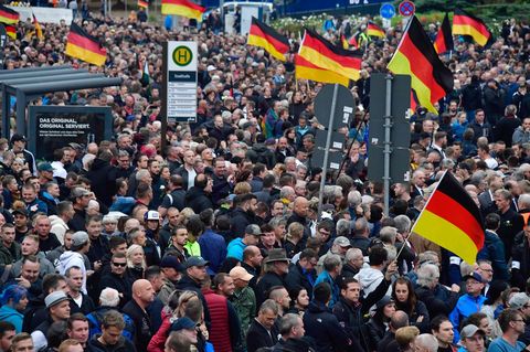 Chemnitz: Mehrere tausend Menschen sind zu der Kundgebung der "Pro Chemnitz"-Bewegung und der AfD gekommen 