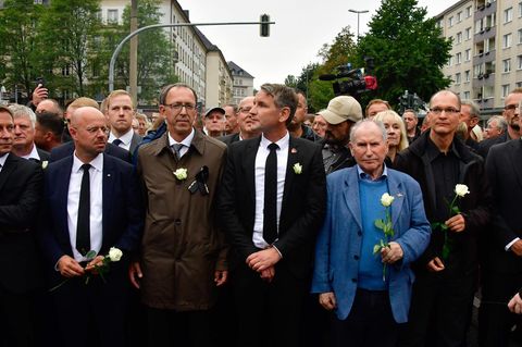 Demonstrationen in Chemnitz: Die rechten Rosenkavaliere: Wie sich die AfD in Chemnitz inszeniert hat