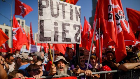 Russland: Tausende Russen demonstrieren in Moskau gegen die Rentenreform von Wladimir Putin 
