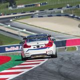 Beim BMW M4 GT4 Rennsporttraining kommt es auf jeden Zentimeter an