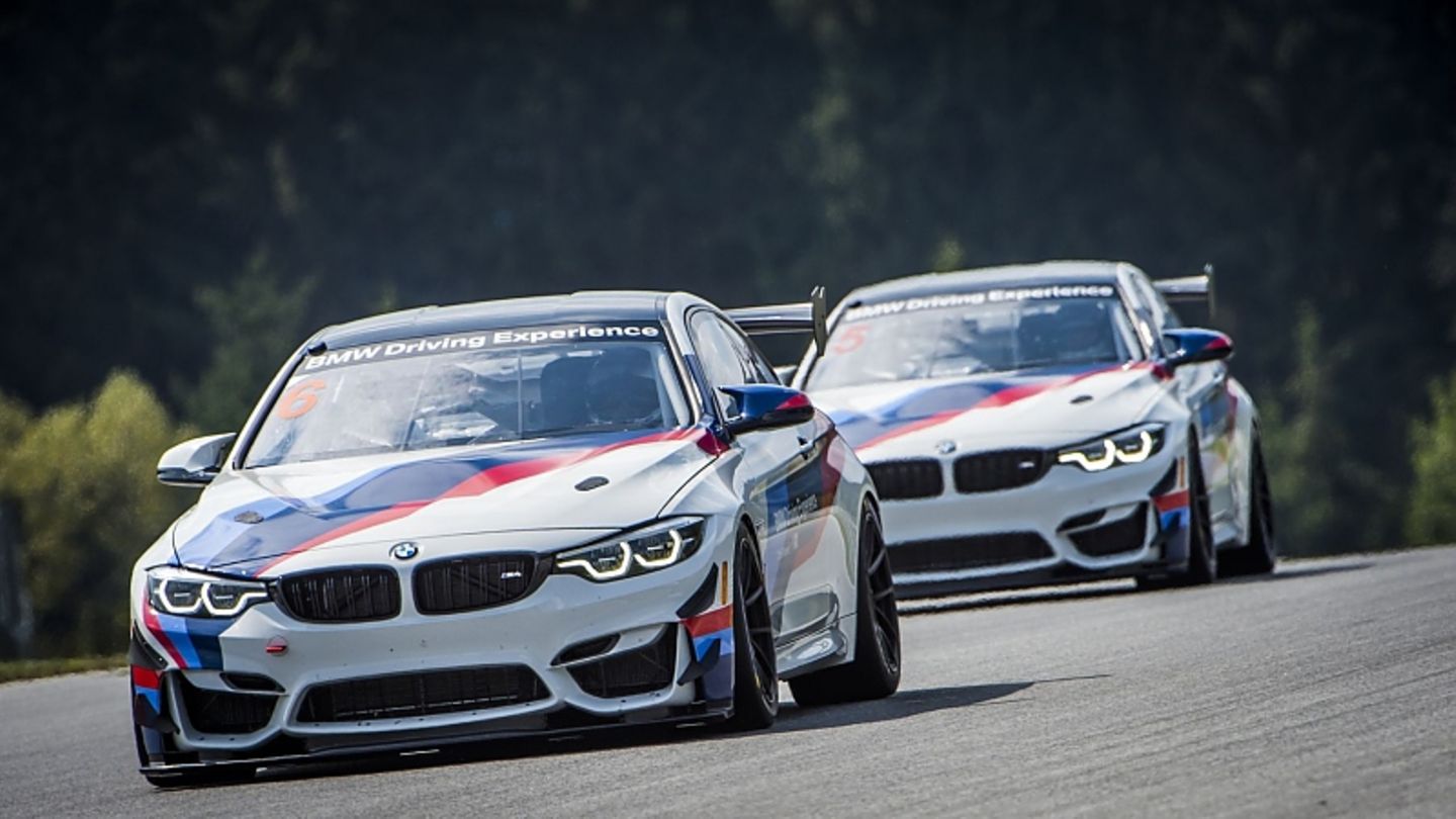 Beim BMW M4 GT4 Rennsporttraining Beim BMW M4 GT4 Rennsporttraining