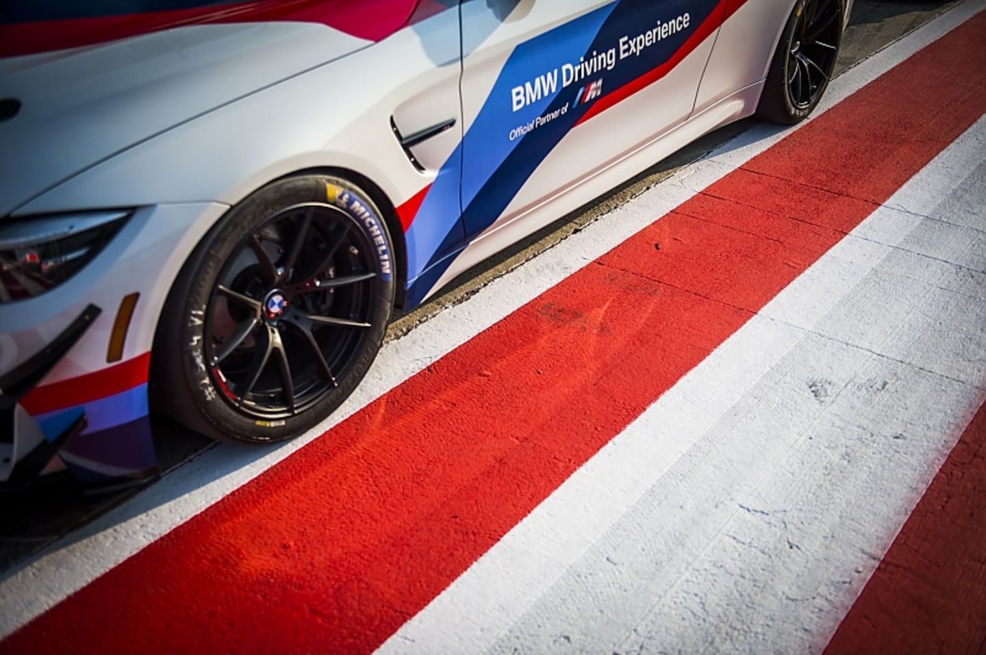Das BMW M4 GT4 Rennsporttraining dauert eineinhalb Tage