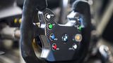 Das Lenkrad kommt aus dem Rennsport