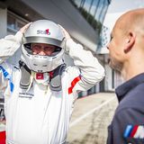 Helm inklusive H.A.N.S-System sind Pflicht