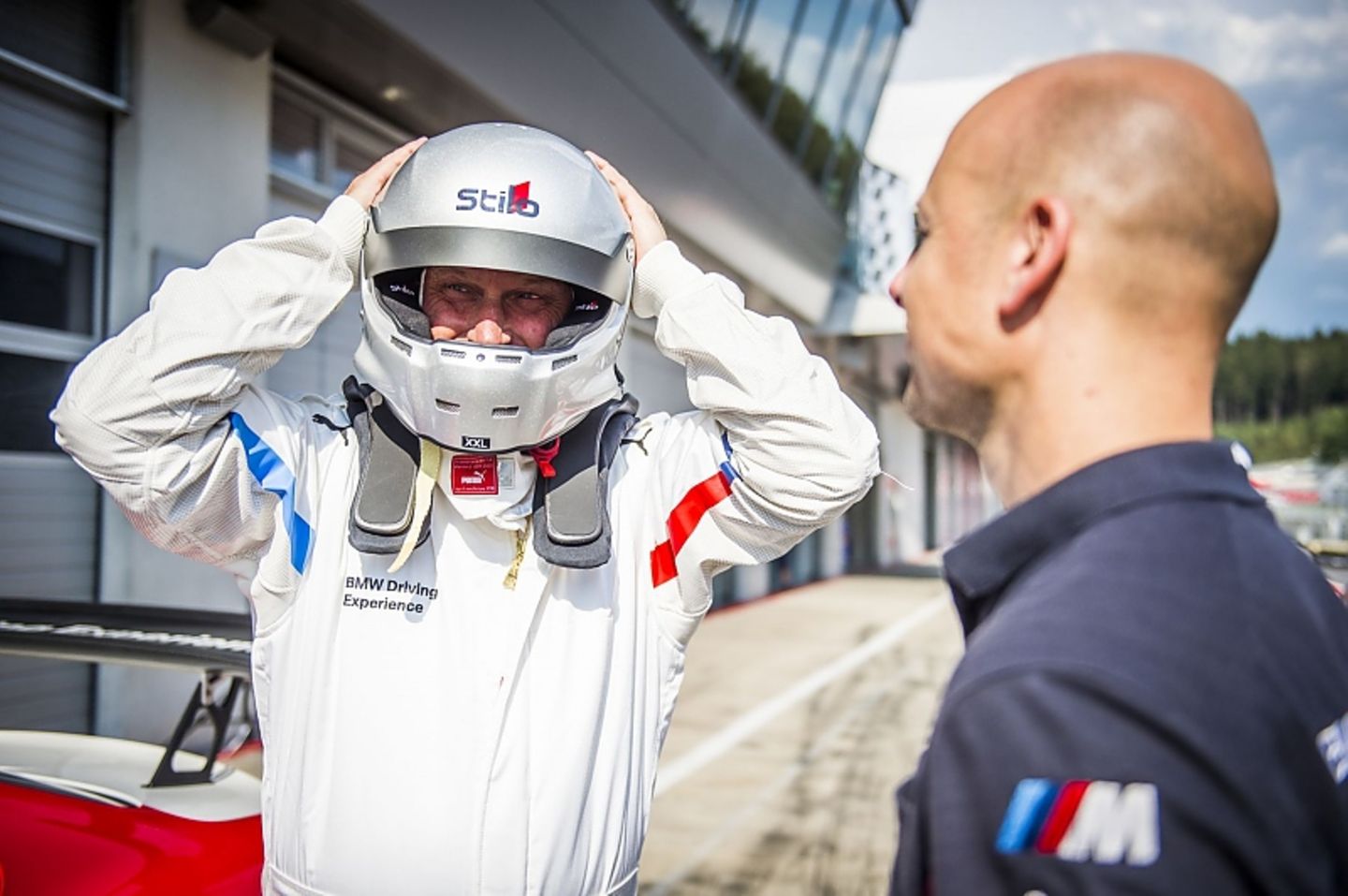 Helm inklusive H.A.N.S-System sind Pflicht