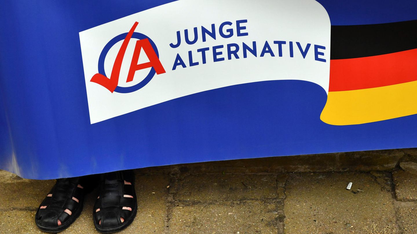 Die AfD-Nachwuchsorganisation "Junge Alternative" will ihre Landesverbände in Bremen und Niedersachsen auflösen