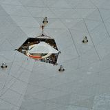 Der "Spiegel" besteht aus diesen reflektierenden Flächen.