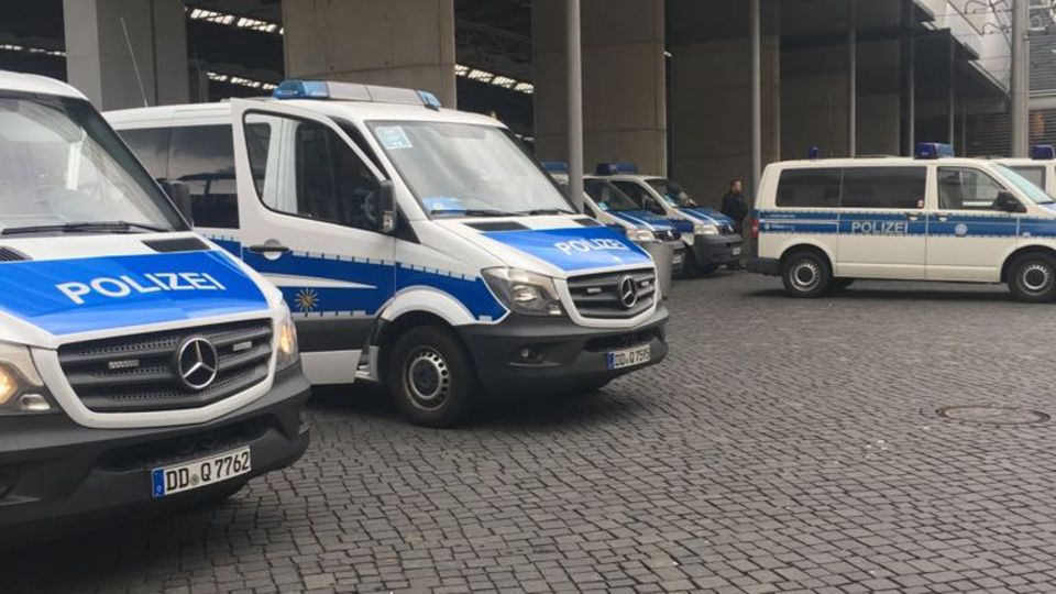 Konzert #wirsindmehr: 65.000 bei Konzert gegen rechts in Chemnitz - Polizei entlarvt Fake-Foto Konzert #wirsindmehr: 65.000 bei Konzert gegen rechts in Chemnitz - Polizei entlarvt Fake-Foto