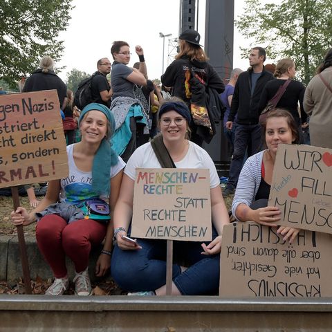 Twitter-Reaktionen: #wirsindmehr in Chemnitz: "Liebe verteilen ist cooler, als dummen Hass zu schieben"