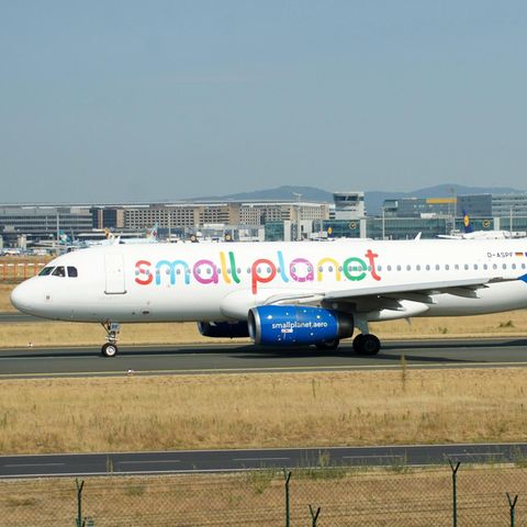Flieger der Small-Planet-Airline aus Ägypten