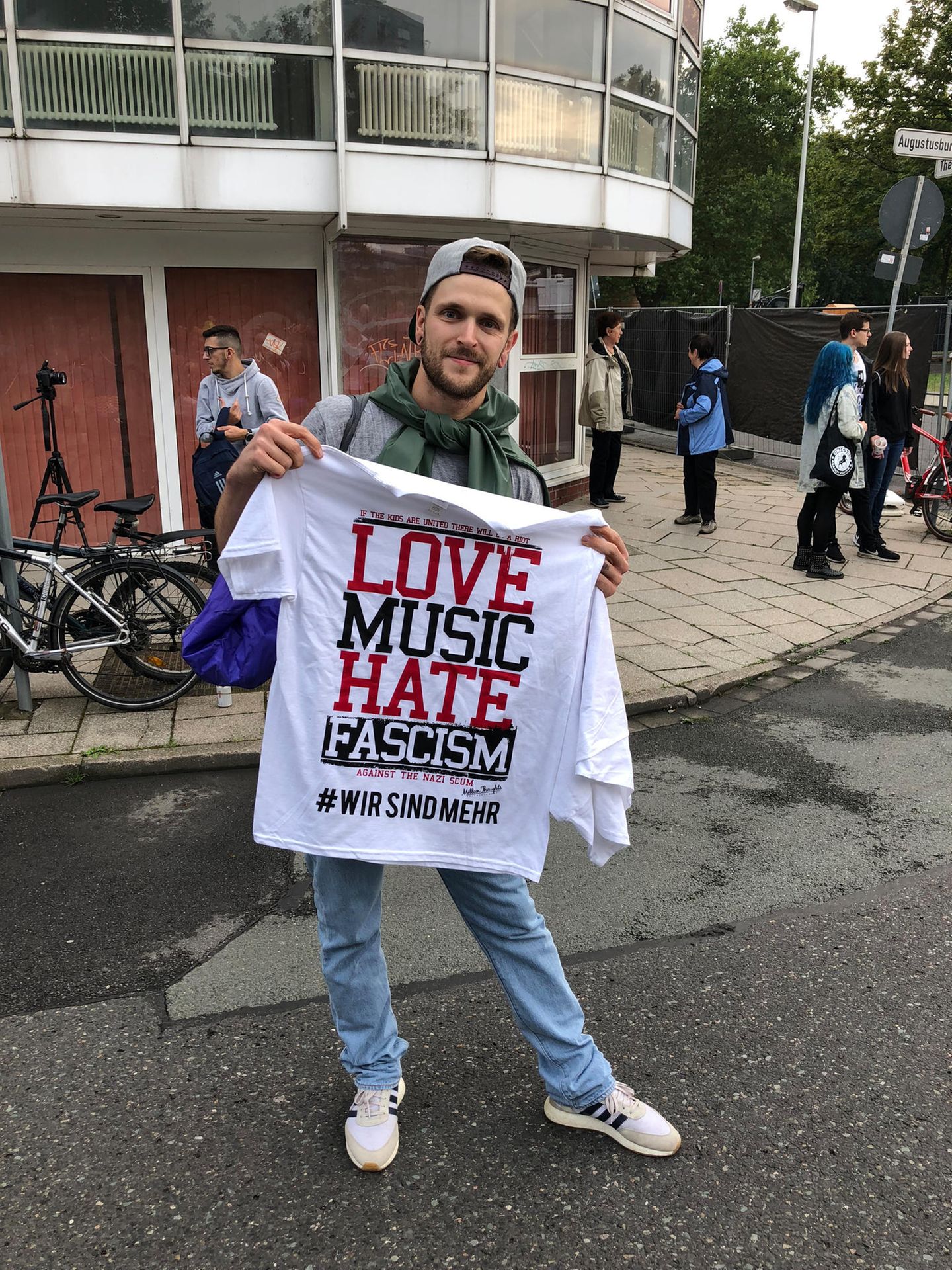 Stimmenfang auf der #WirSindMehr-Demo