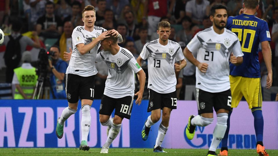 Marco Reus (l.), Thomas Müller (2.v.l.) und Ikay Gündogan (r.) können die Rolle vom Özil übernehmen