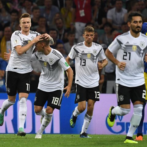 Marco Reus (l.), Thomas Müller (2.v.l.) und Ikay Gündogan (r.) können die Rolle vom Özil übernehmen