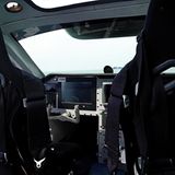 Blick ins Cockpit.