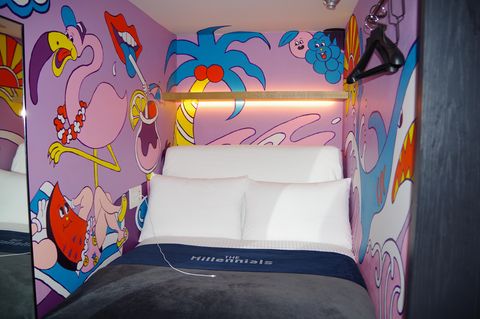 Ein Bett so breit wie das Zimmer: im Kapselhotel "Millennials Shibuya".