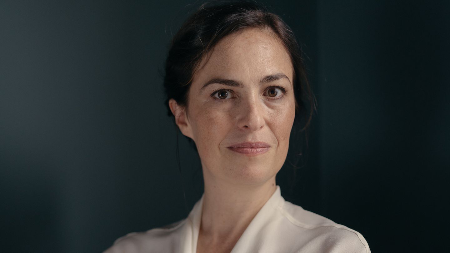 Lisa Brennan spricht im stern darüber, wie ihr berühmter Vater Steve Jobs sie stets verleugnet hat