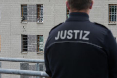 : Haftbefehl von Chemnitz veröffentlicht: ein Justizbeamter in der JVA Dresden