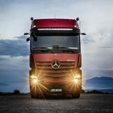 Durch Optimierungen der Aerodynamik, des Antriebsstrangs, der Software sowie des Kartenmaterials spart der Actros drei bis fünf
