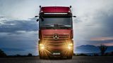 Durch Optimierungen der Aerodynamik, des Antriebsstrangs, der Software sowie des Kartenmaterials spart der Actros drei bis fünf