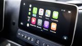 Zwei Monitore dienen als Bedienungs- und Infotainment-Medium