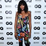 In den Neunzigern war sie die Muse von Designer Gianni Versace, bis heute ist Model Naomi Campbell der Marke eng verbunden. Ihr kunterbuntes Outfit stammt ebenfalls von dem italienischen Label.