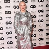 Alufolie oder Rettungsdecke? Schauspielerin Rose McGowan trug einen eigenwilligen Mantel. Vielleicht war es auch eine Rüstung à la Jeanne d’Arc? Immerhin ist die 45-Jährige eine engagierte Kämpferin der #MeToo-Bewegung.