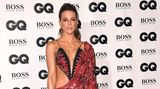 Ist das schon ein Kleid oder nur ein Badeanzug mit passendem Pareo? Schauspielerin Kate Beckinsale traute sich in dieser freizügigen Kreation auf den roten Teppich.