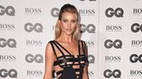 In der Regel werden Tapes benutzt, um Schmerzen bei Muskel- oder Gelenksverletzungen zu lindern - Model Rosie Huntington-Whiteley bastelte sich daraus ein gewagtes Kleid